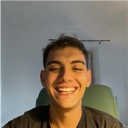 Tutti i ragazzi delle superiori e bambini delle medie ed elementari